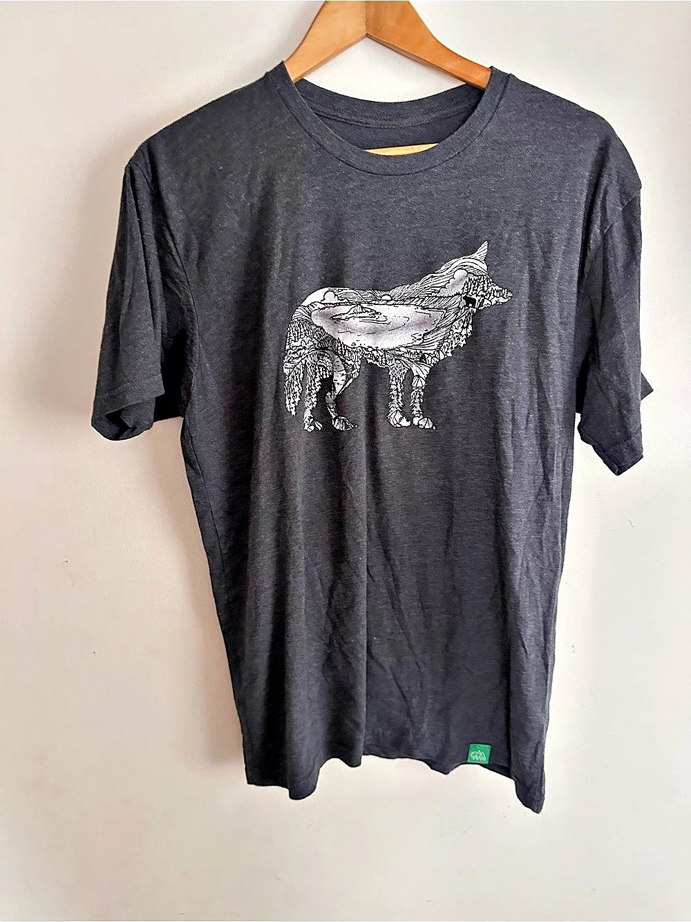 Wild Tribute Crater Lake National Park Wolf Graphic T-Shirt Tee Size Large Gray